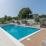 Mit Gemeinschaftlichem Pool Und Grill By Interhome شقة *