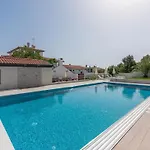 Mit Gemeinschaftlichem Pool Und Grill By Interhome شقة