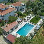 Mit Gemeinschaftlichem Pool Und Grill By Interhome * بولا