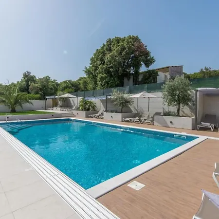 Mit Gemeinschaftlichem Pool Und Grill By Interhome Apartment *