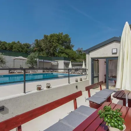Mit Gemeinschaftlichem Pool Und Grill By Interhome * Pula