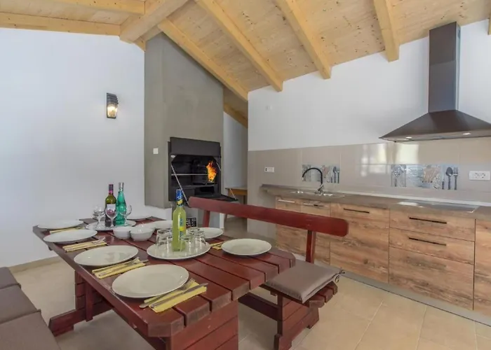 아파트 Mit Gemeinschaftlichem Pool Und Grill By Interhome