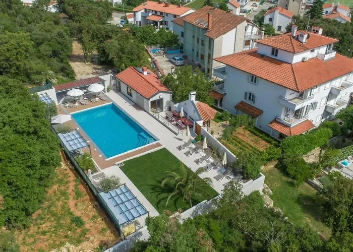 아파트 Mit Gemeinschaftlichem Pool Und Grill By Interhome *