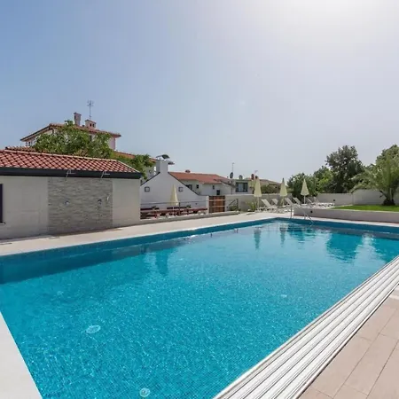 Mit Gemeinschaftlichem Pool Und Grill By Interhome Apartman
