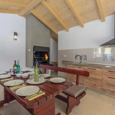 Apartman Mit Gemeinschaftlichem Pool Und Grill By Interhome